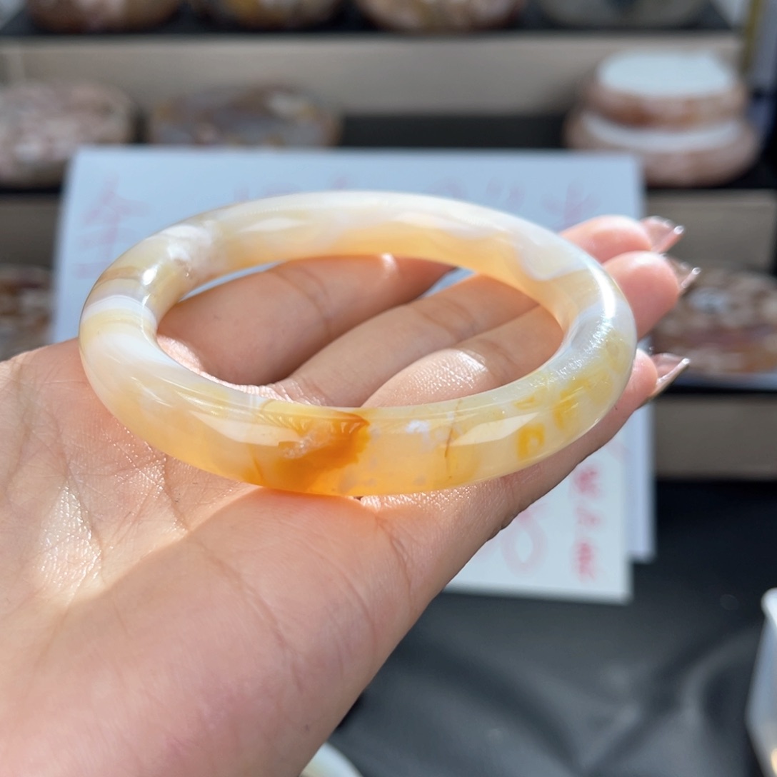 玛瑙/玉髓手镯未镶嵌55