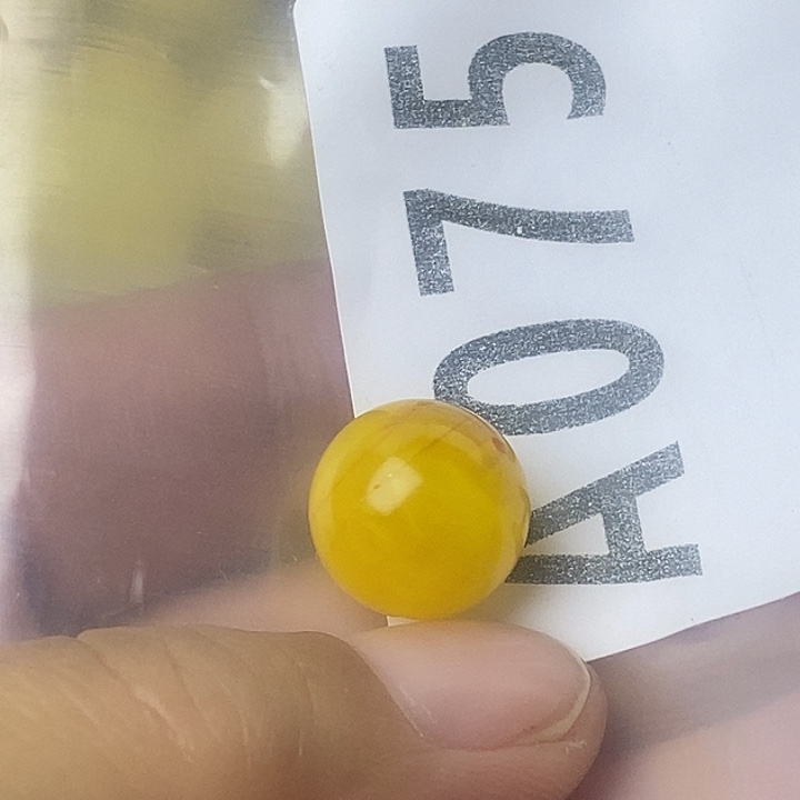 常***师琥珀未镶嵌裸石微瑕有裂13.8