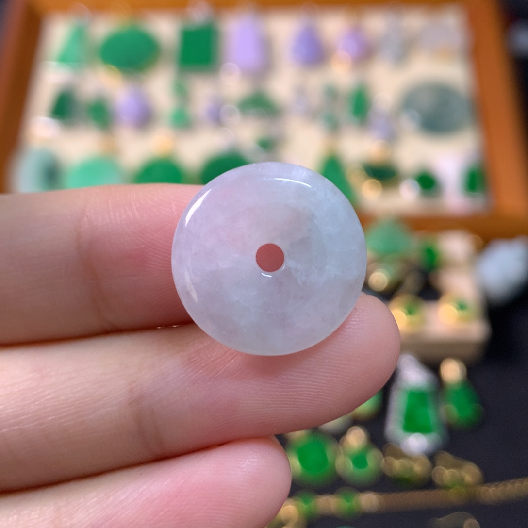 翡翠未镶嵌颈饰有纹裂