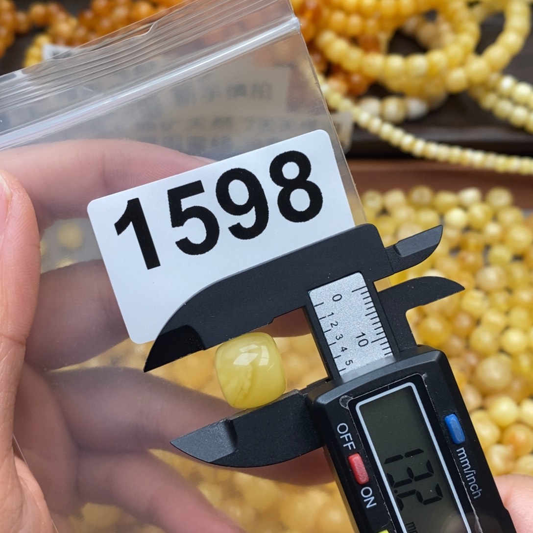 蜜蜡珠宝奇石未镶嵌