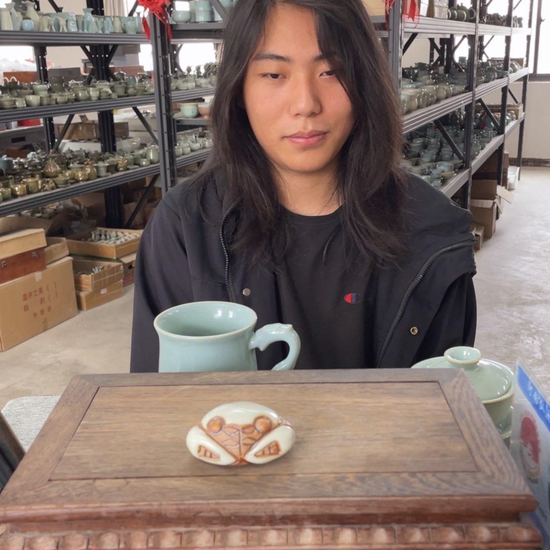 瓷片月白釉小螃蟹