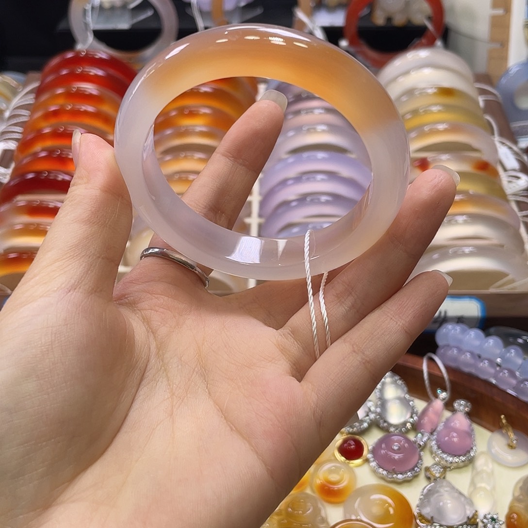 手镯玛瑙/玉髓未镶嵌不同光线不同角度色不同