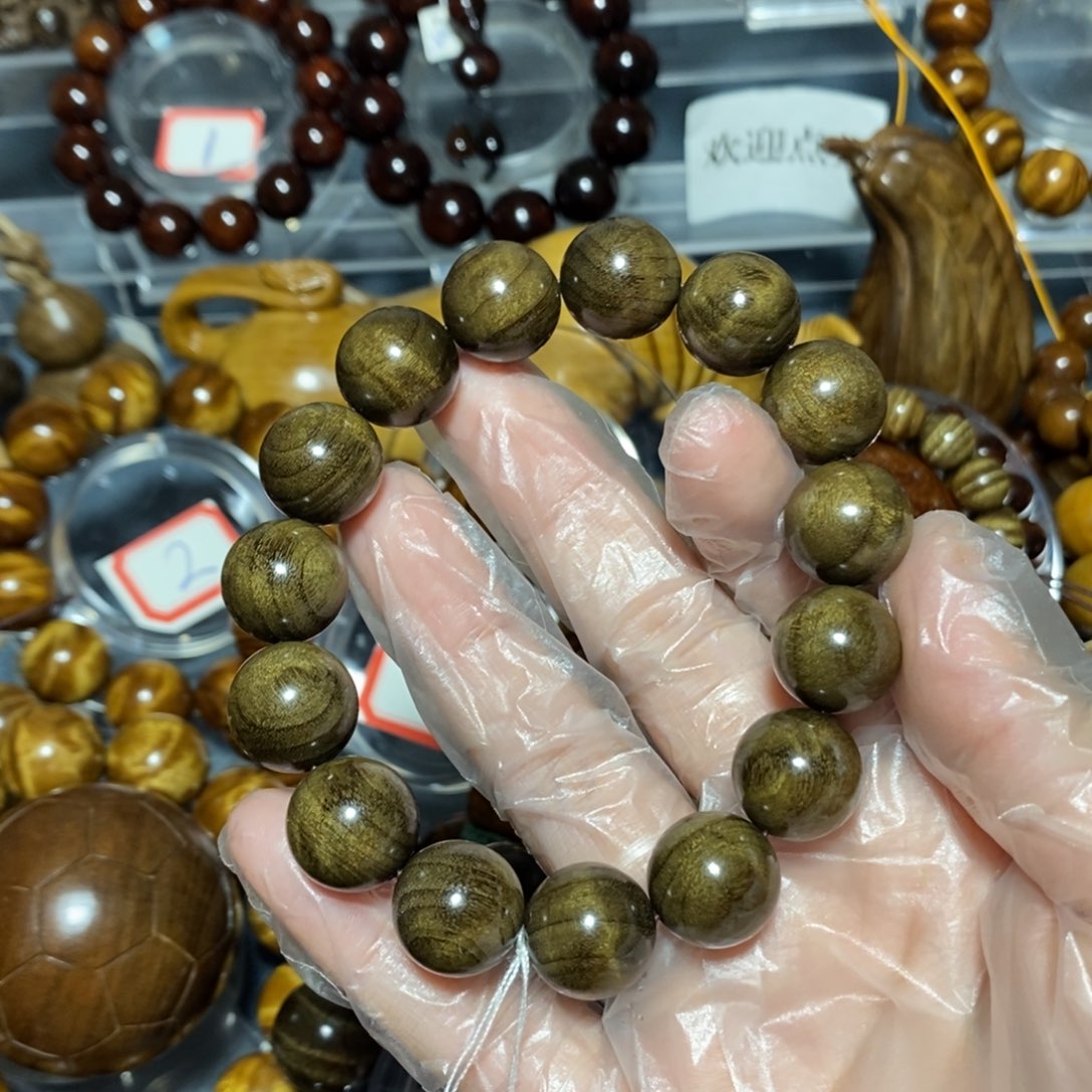 金丝楠木雕工艺品15