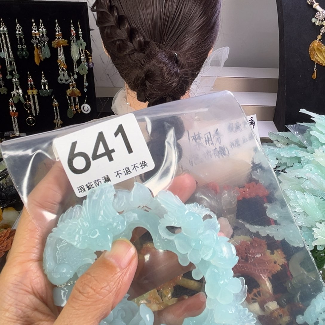 未镶嵌岫玉发饰且****容