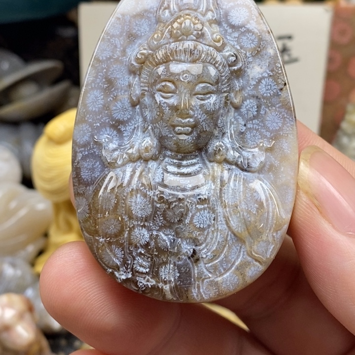 硅化珊瑚（珊瑚玉）未镶嵌颈饰