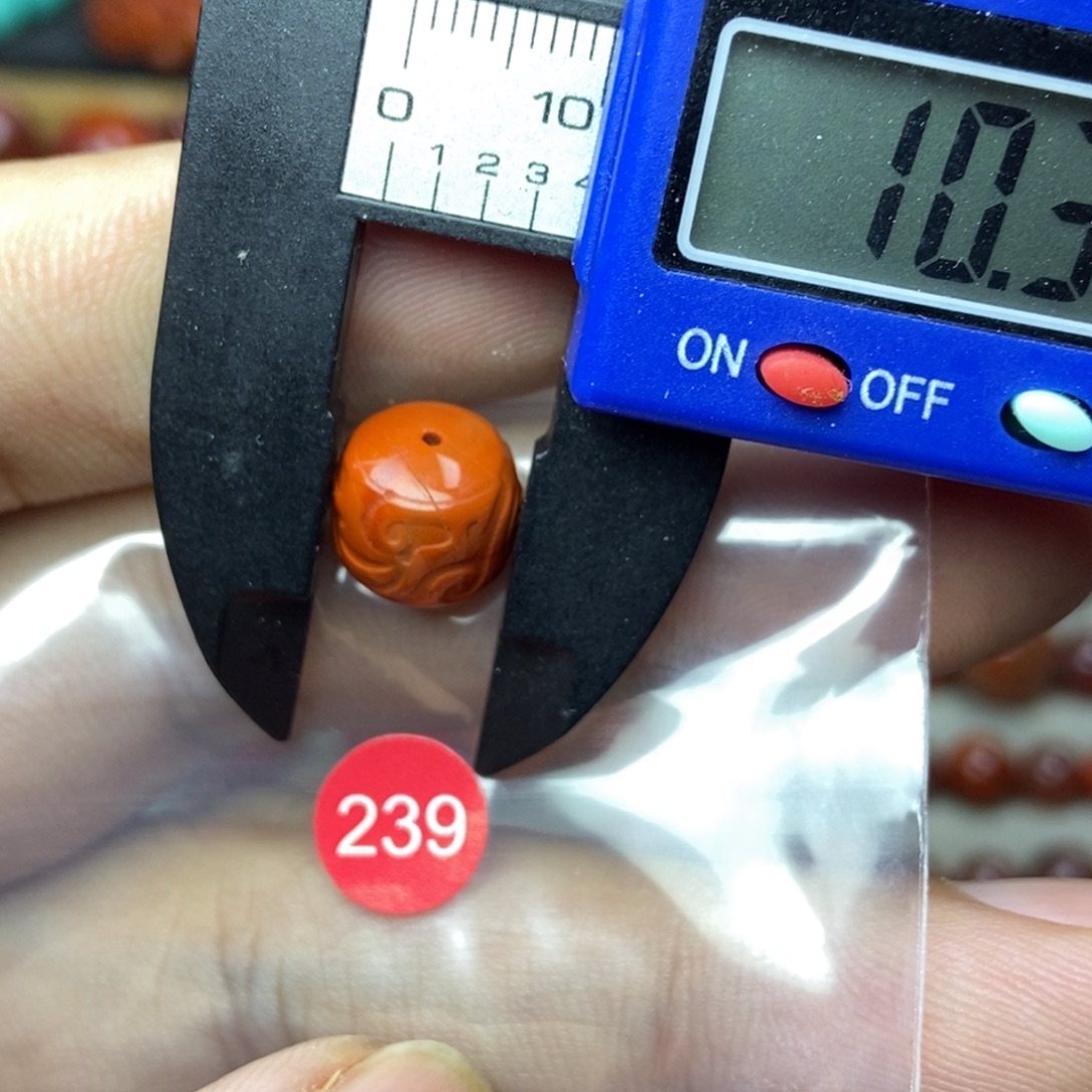 南红玛瑙未镶嵌有瑕疵