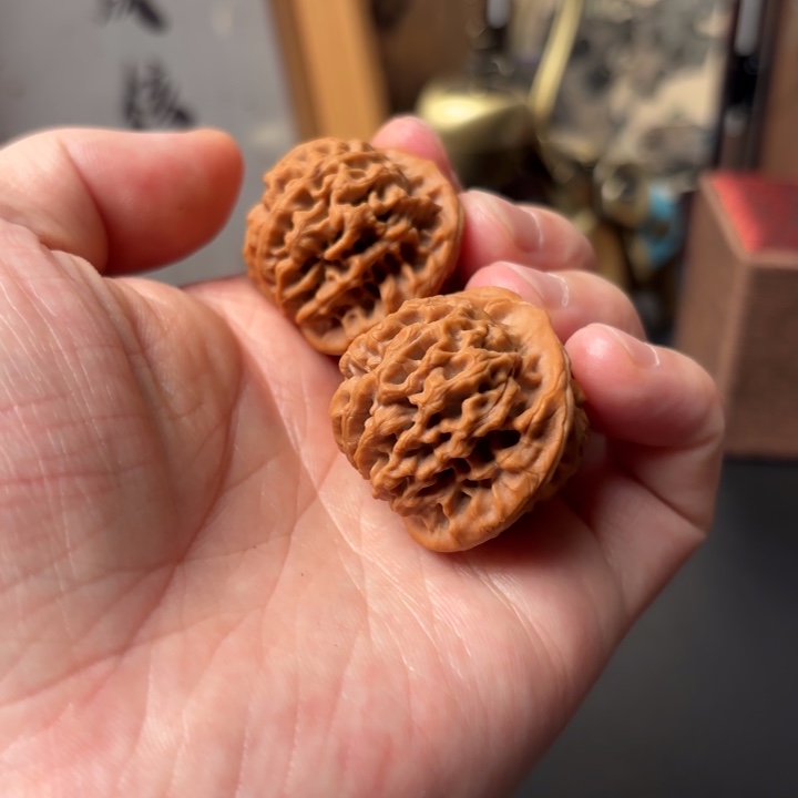 泥***山文玩核桃吊坠秦闷34.5秦岭闷尖狮子头