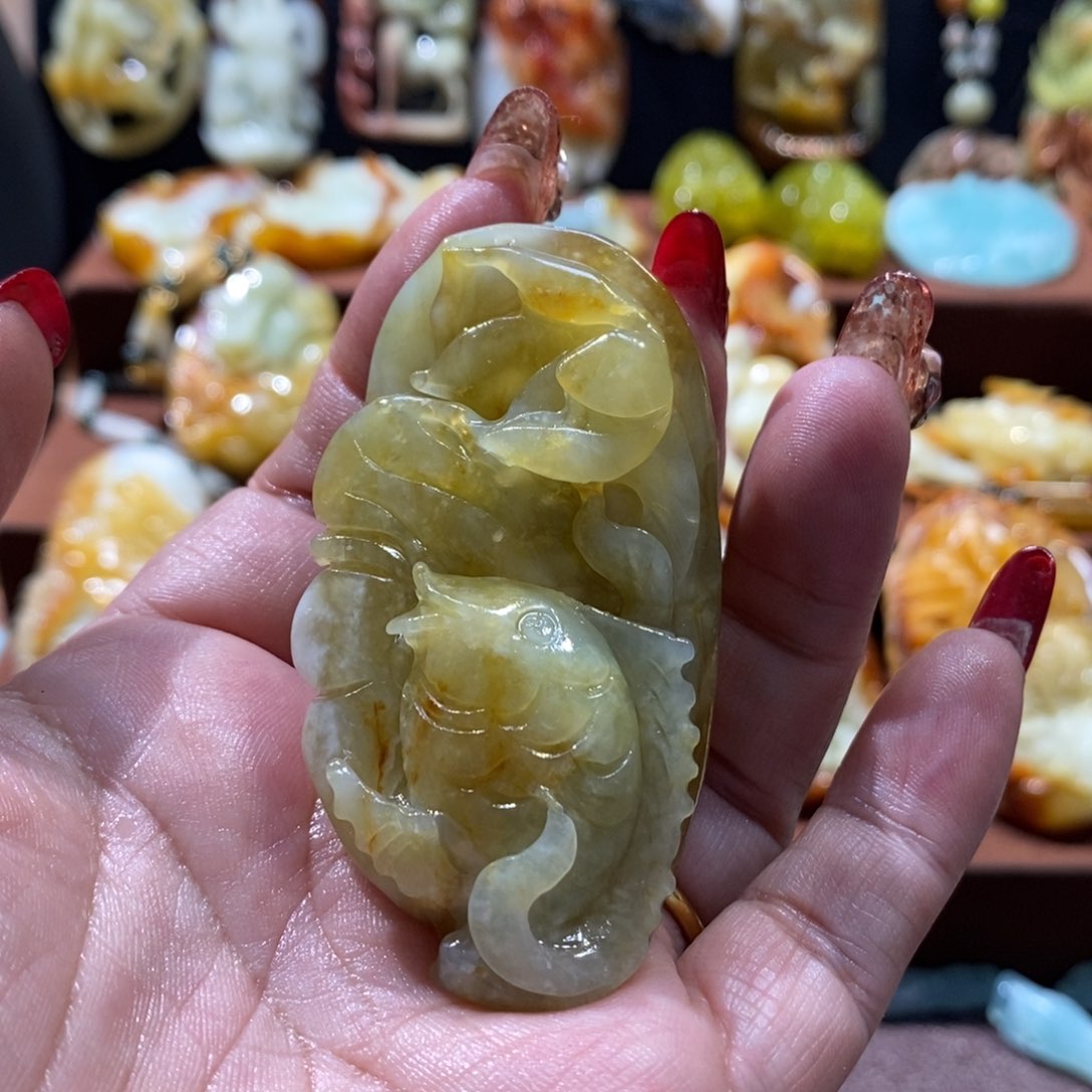 蛇纹石玉颈饰未镶嵌