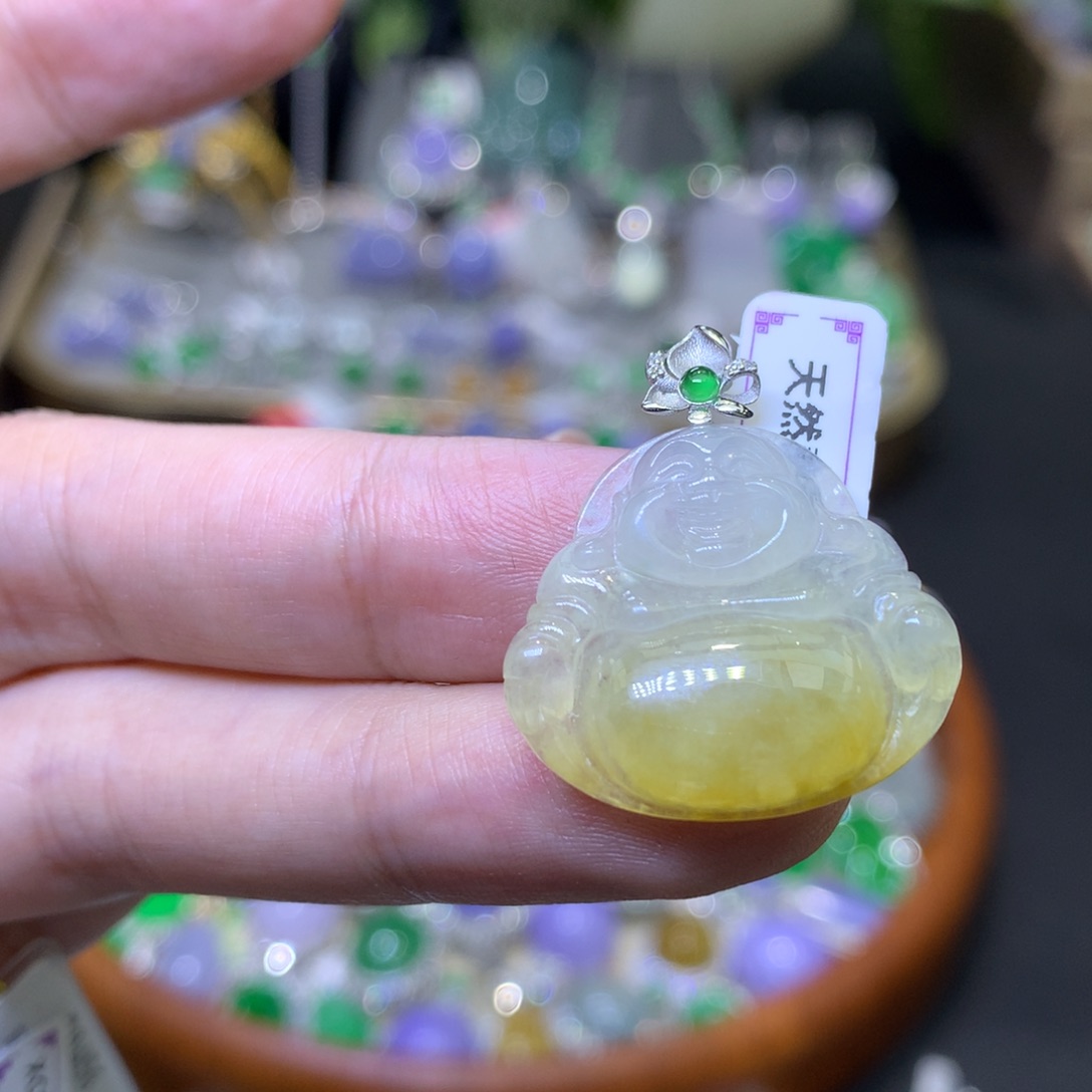 颈饰18K金镶嵌翡翠