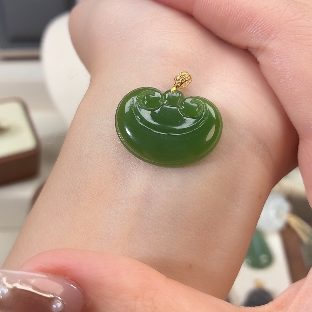 和田玉（碧玉）18K金镶嵌颈饰