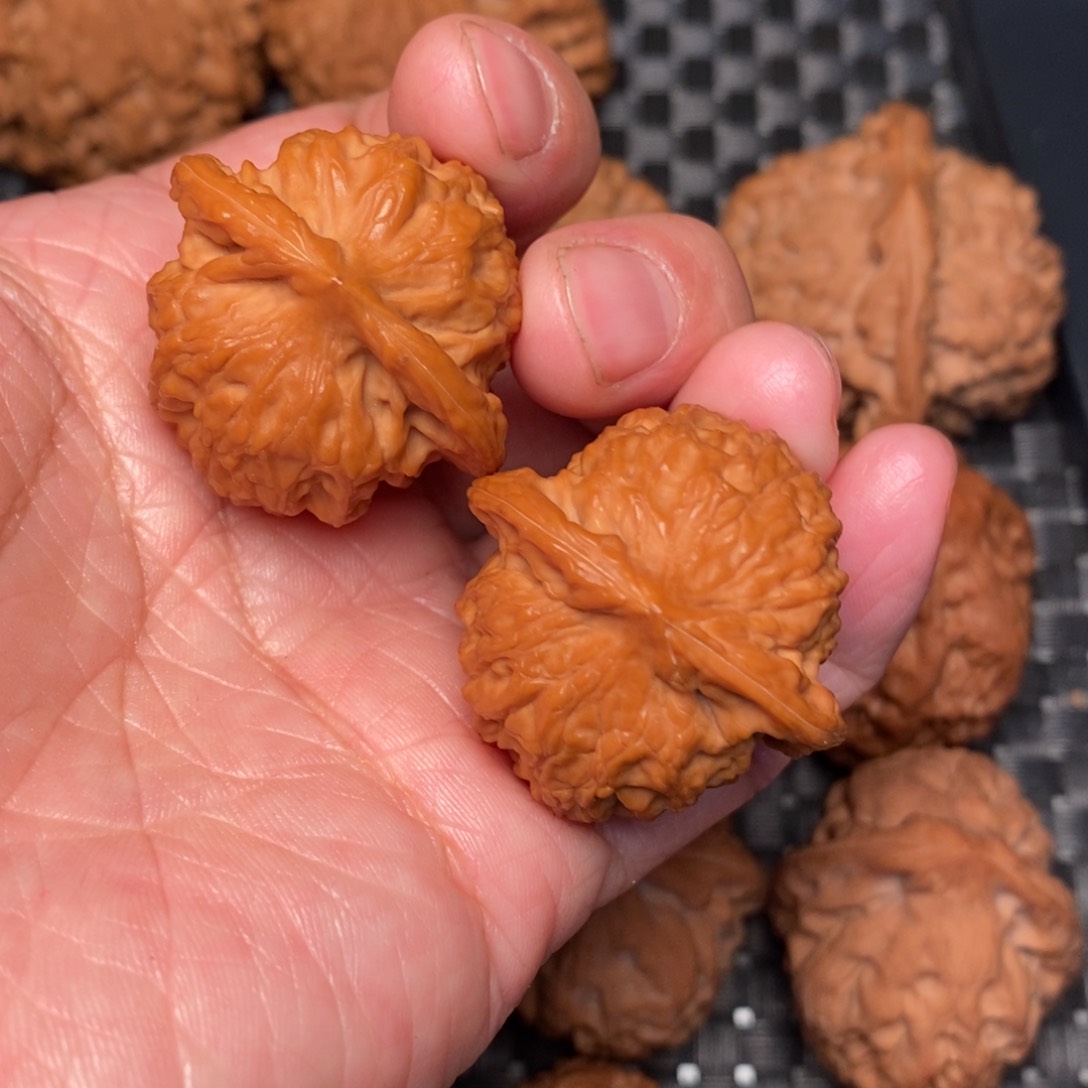 文玩核桃吊坠平闷