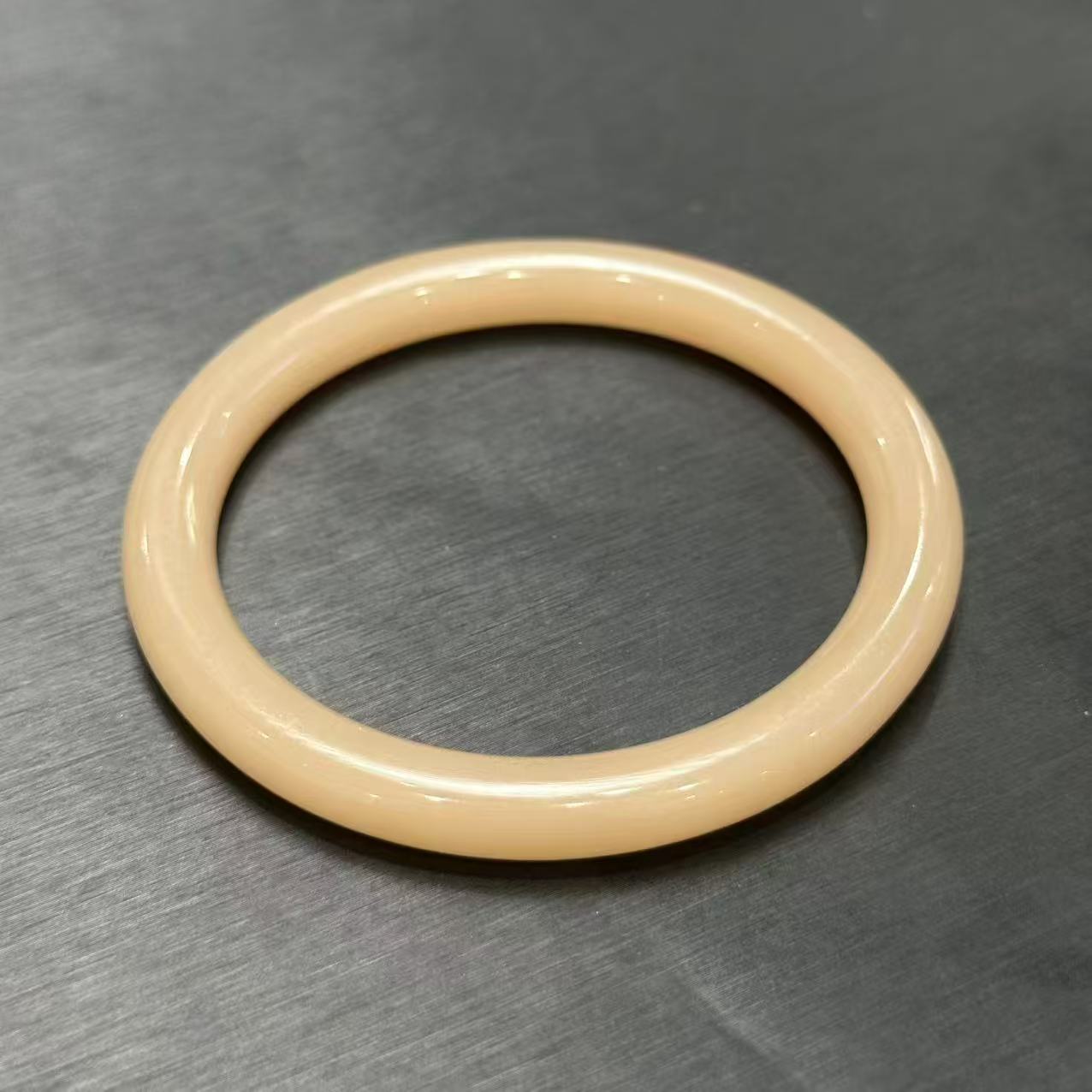 天然和田玉 精美时尚显气质手镯A0110