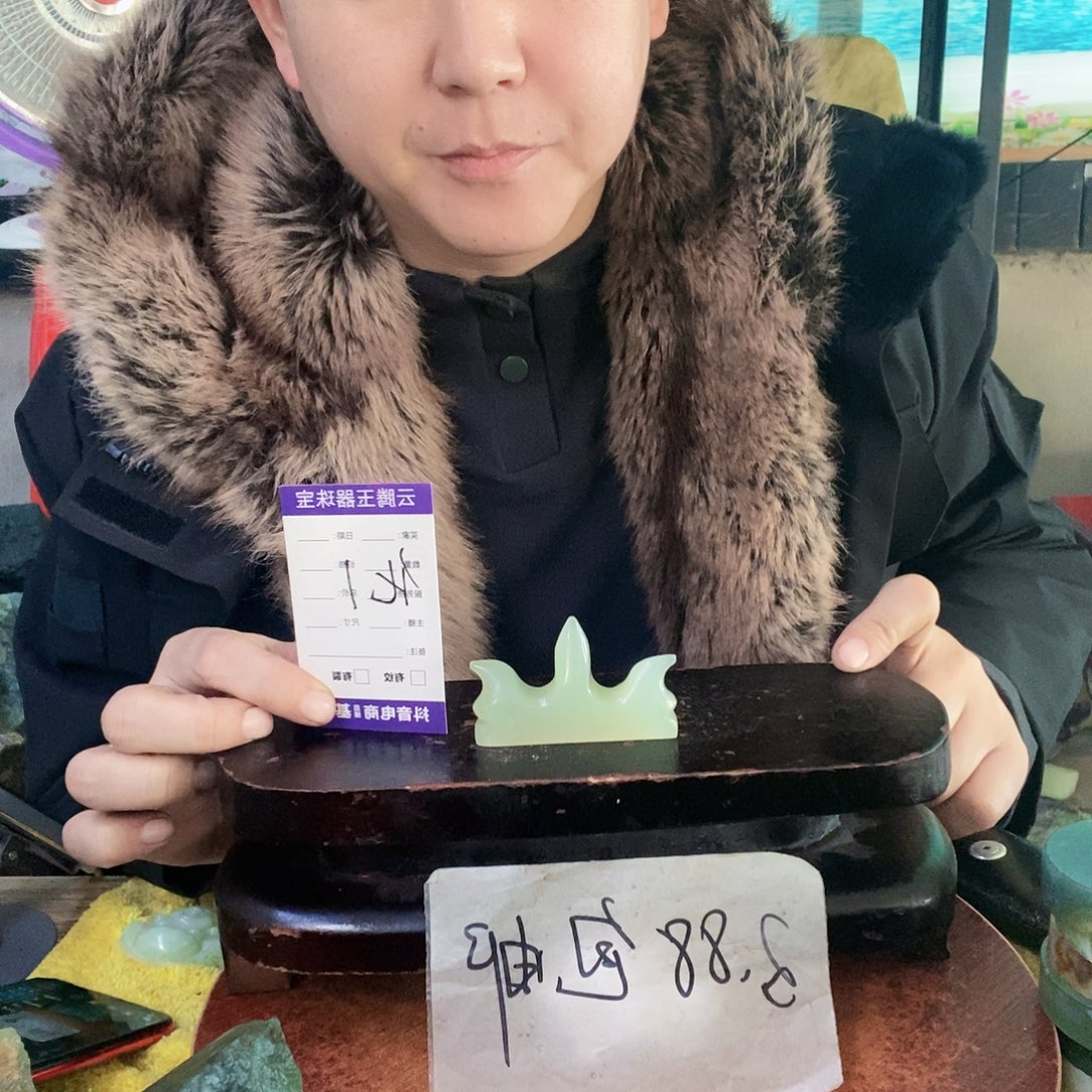 用***2蛇纹石玉未镶嵌珠宝奇石