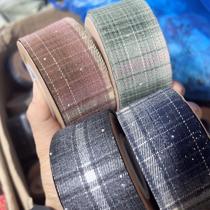 4的带钻毛呢格子4色各10码材料