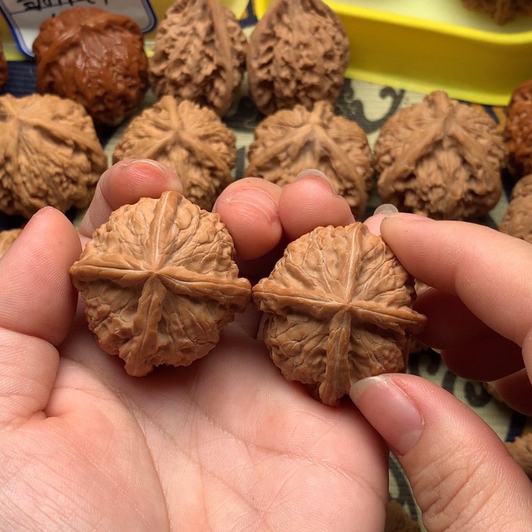 文玩核桃吊坠四棱