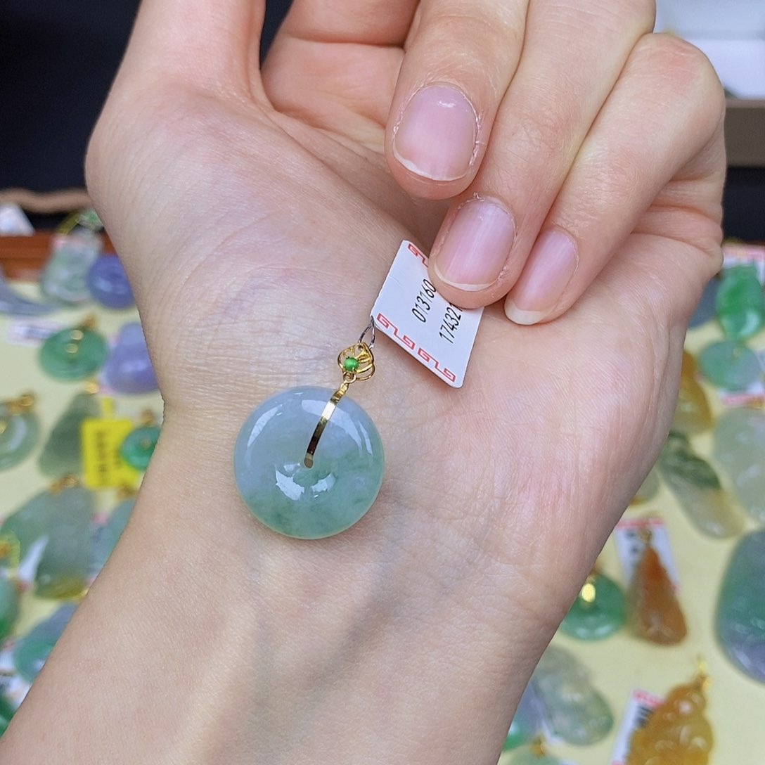 翡翠颈饰18K金镶嵌翡翠