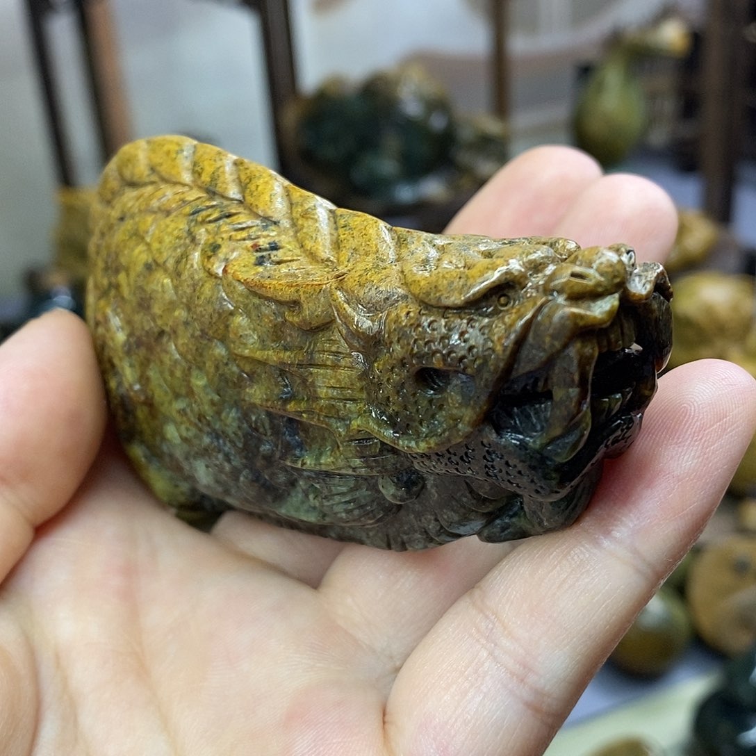 岫岩河磨玉（透闪石质玉）未镶嵌把件