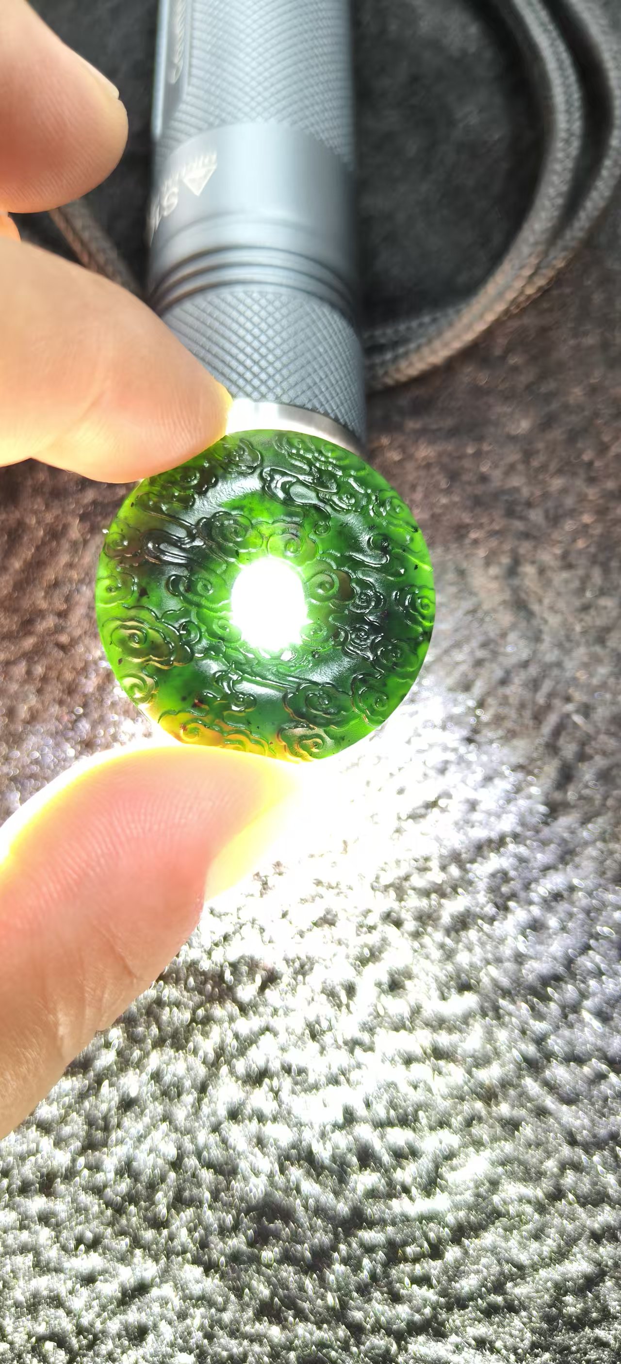 泰山玉云纹平安扣蛇纹石质玉雕刻