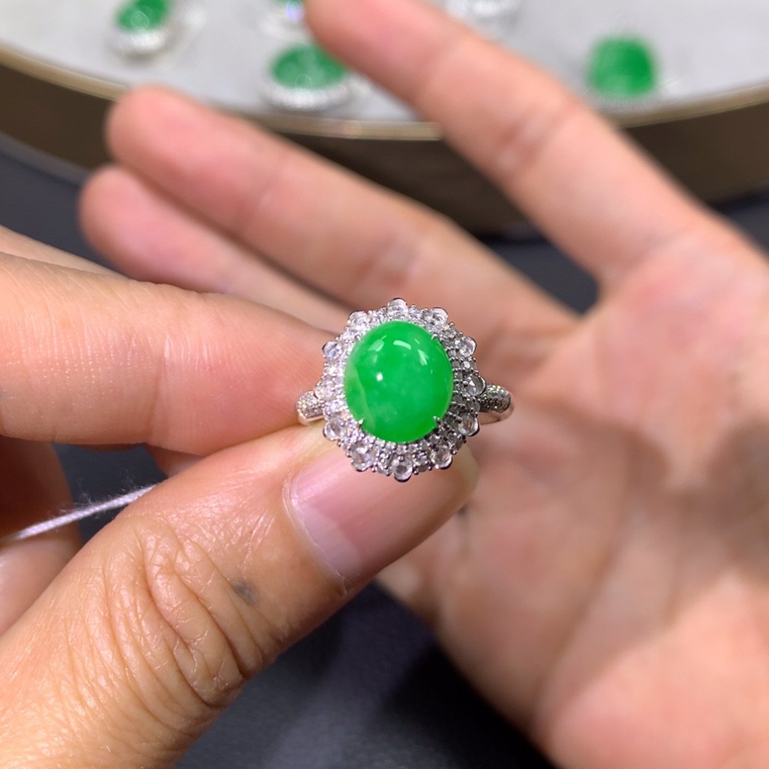 翡翠戒指18K金镶嵌翡翠