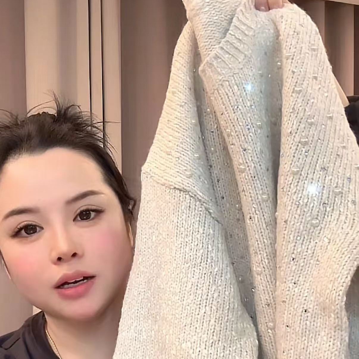 年款珍珠打底上衣