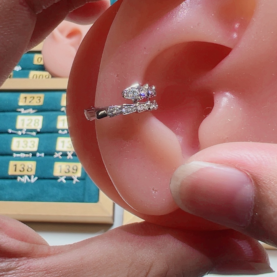 钻石耳饰18K金镶嵌蛇耳扣12mmK白