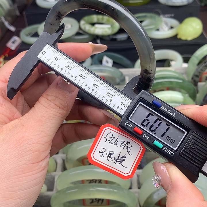 蛇纹石玉手镯未镶嵌301