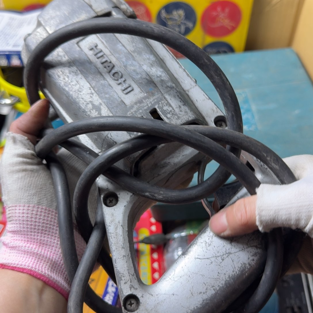 小*川中古商品，瑕疵品，不保好坏。142