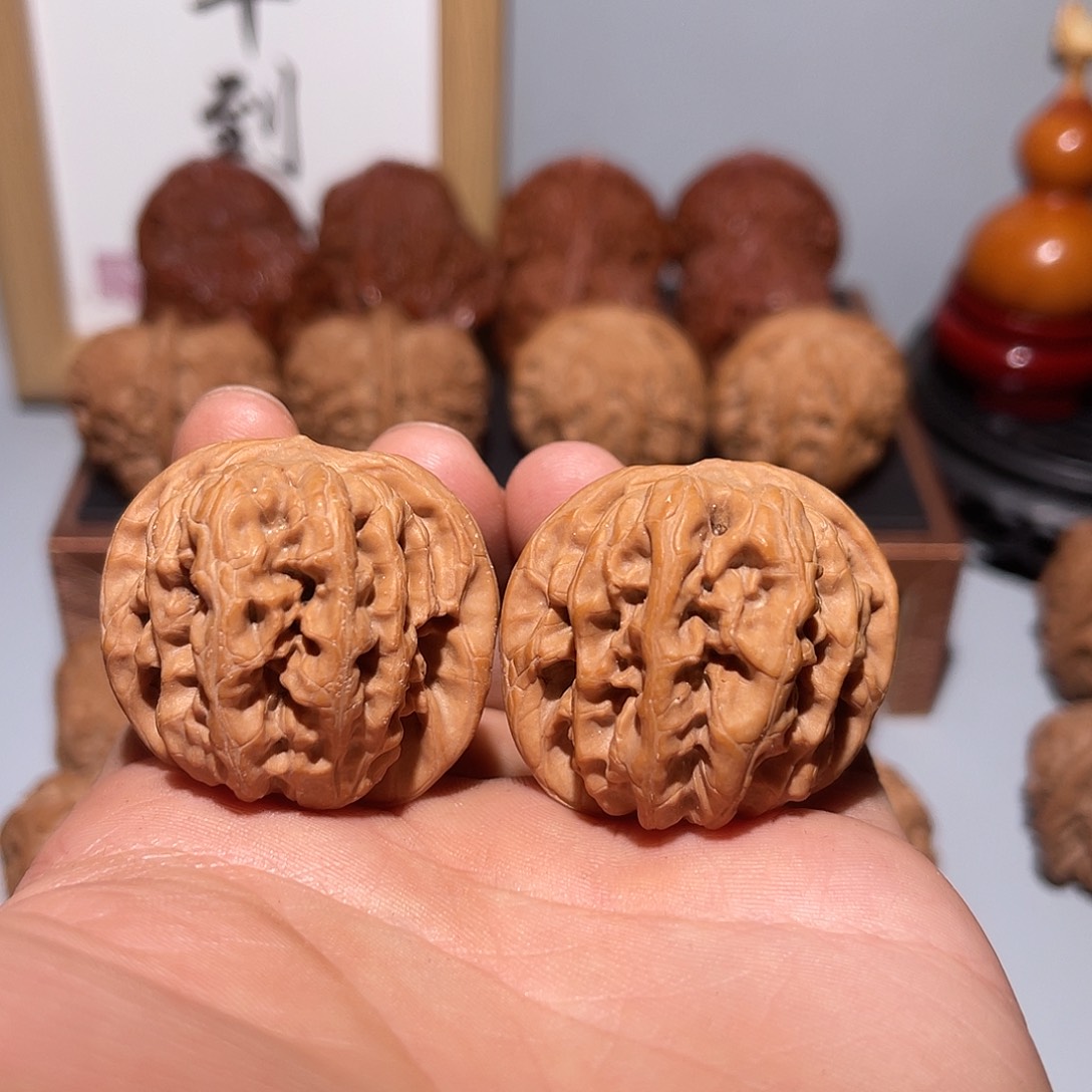 文玩核桃吊坠平谷玉柱