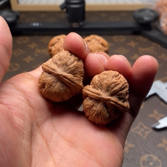 文玩核桃把件不**获元宝