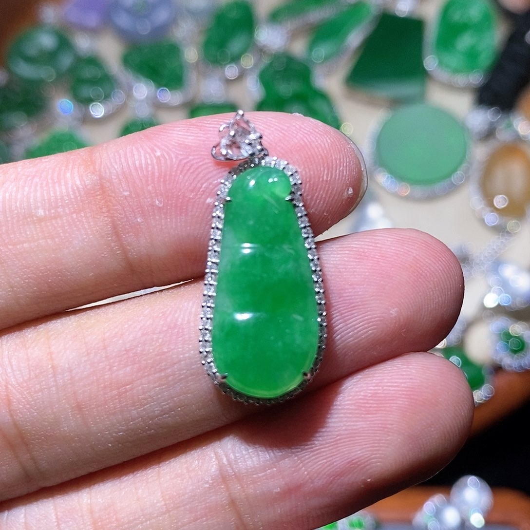 翡翠吊坠(不含链)18K金镶嵌吊坠