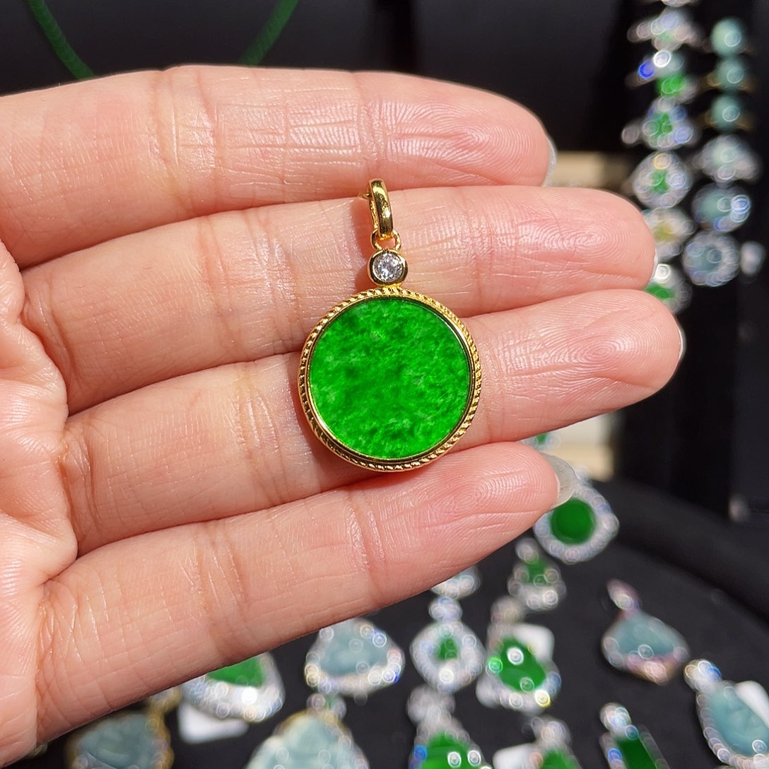 翡翠银S925镶嵌颈饰无事牌