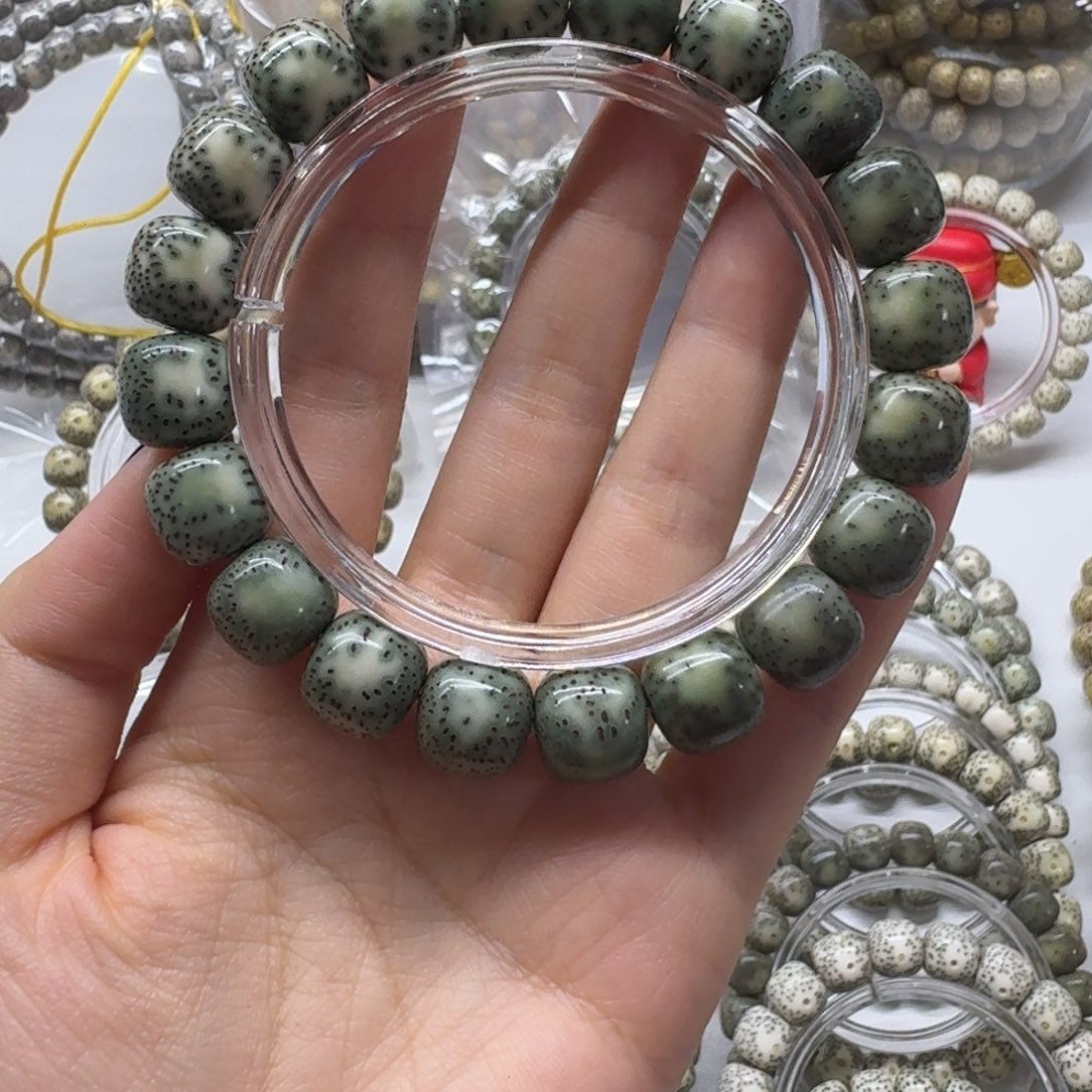 陕***潇手串星月菩提绿冰侧留白小细星
