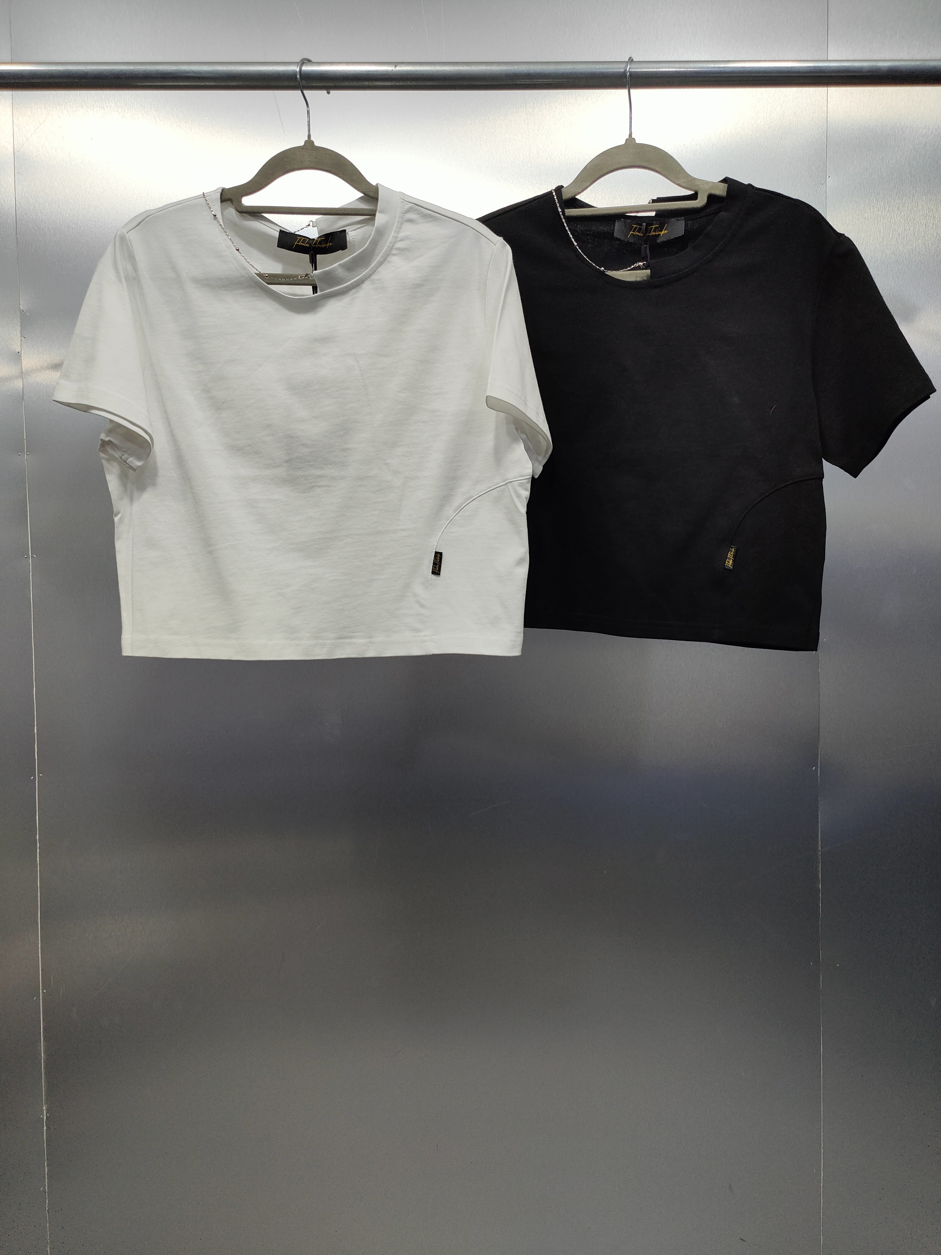 C03-21548-FBF夏款经典纯色领口链条设计感短款百搭T恤