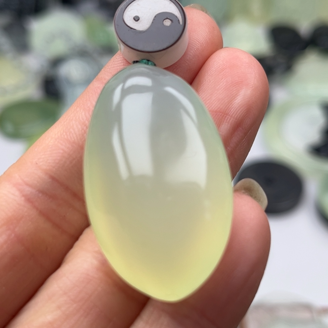 蛇纹石玉未镶嵌其他挂件