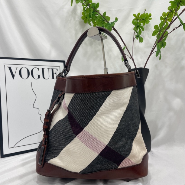 95新 BURBERRY/博柏利 水桶单肩手提包/15374