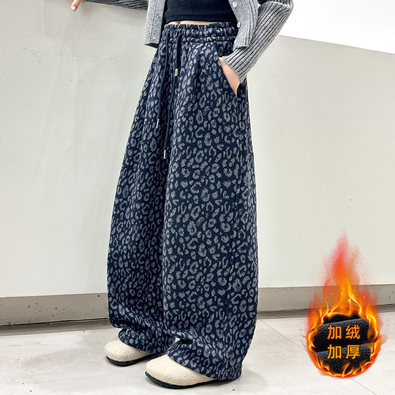 【嘻嘻柚】女童加绒豹纹阔腿裤2025秋冬中大童一体绒加厚休闲弯刀裤