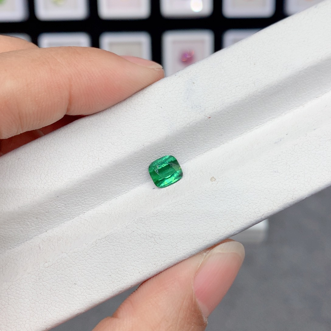 碧玺裸石未镶嵌0.96克拉