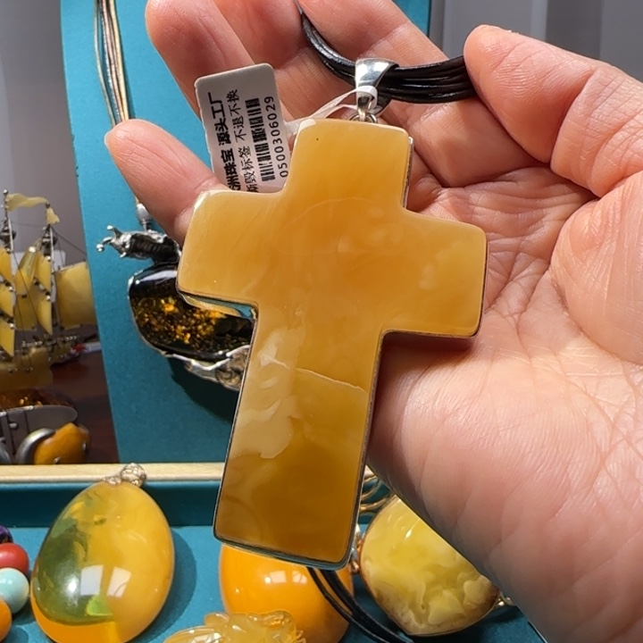 琥珀未镶嵌颈饰波兰设计款琥珀蜜蜡