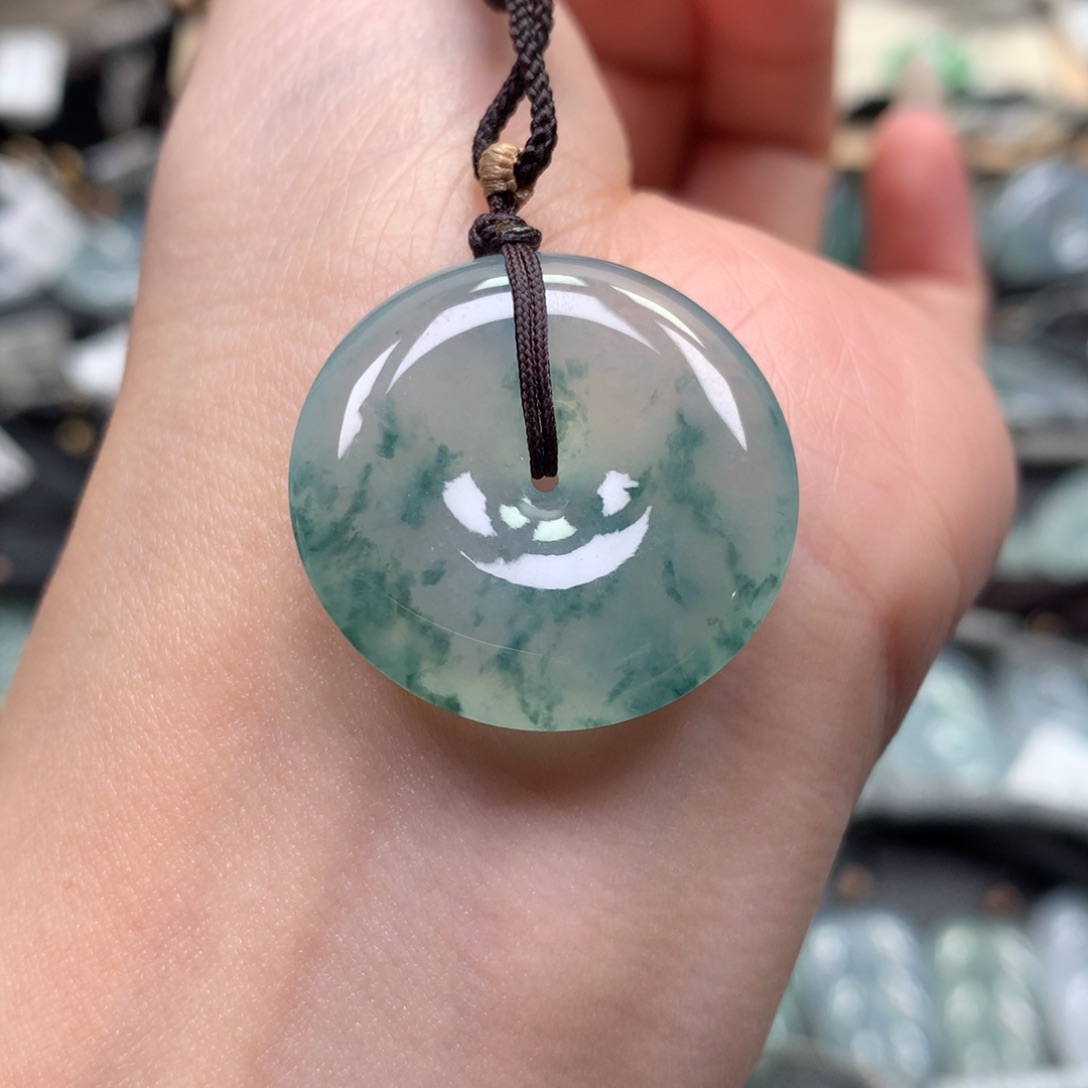 翡翠颈饰未镶嵌扣子