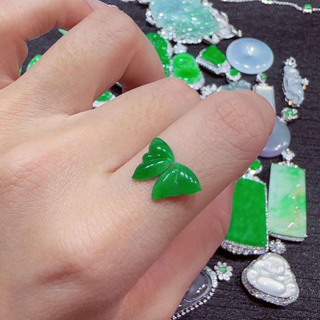 翡翠未镶嵌颈饰蝴蝶