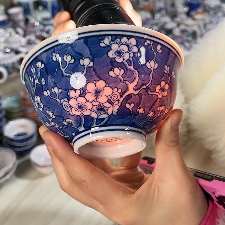 瓷片///////直径12.5厘米。红。