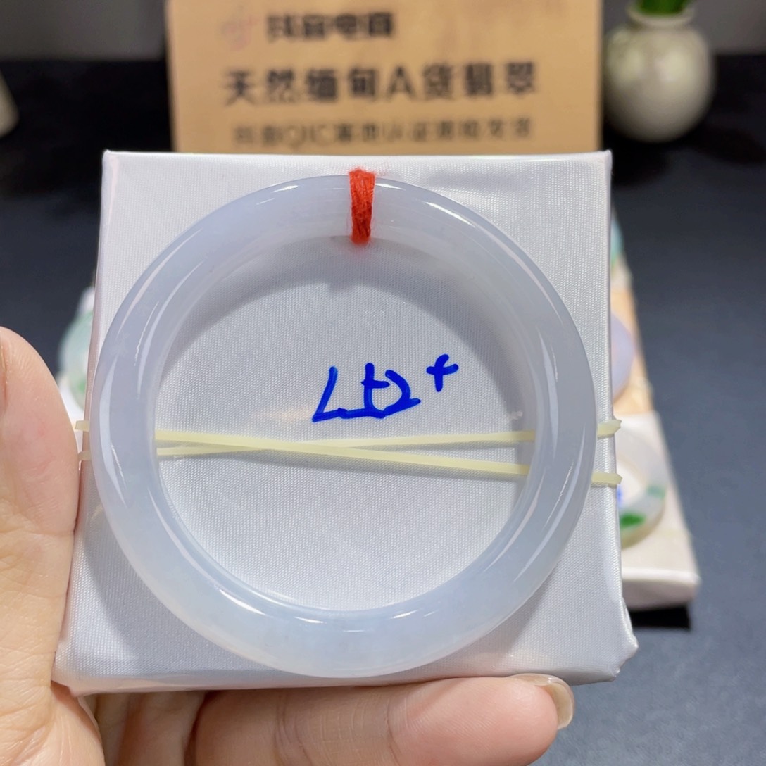 翡翠手镯未镶嵌翡翠手镯