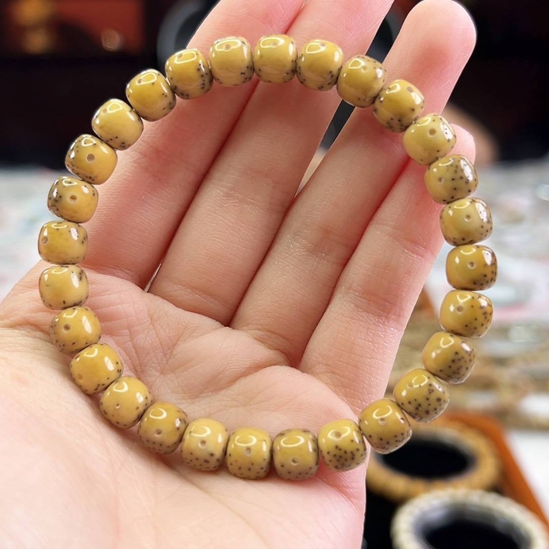 手串星月菩提Fqh8*7石玉料 贯穿通体留白 火龙果星点