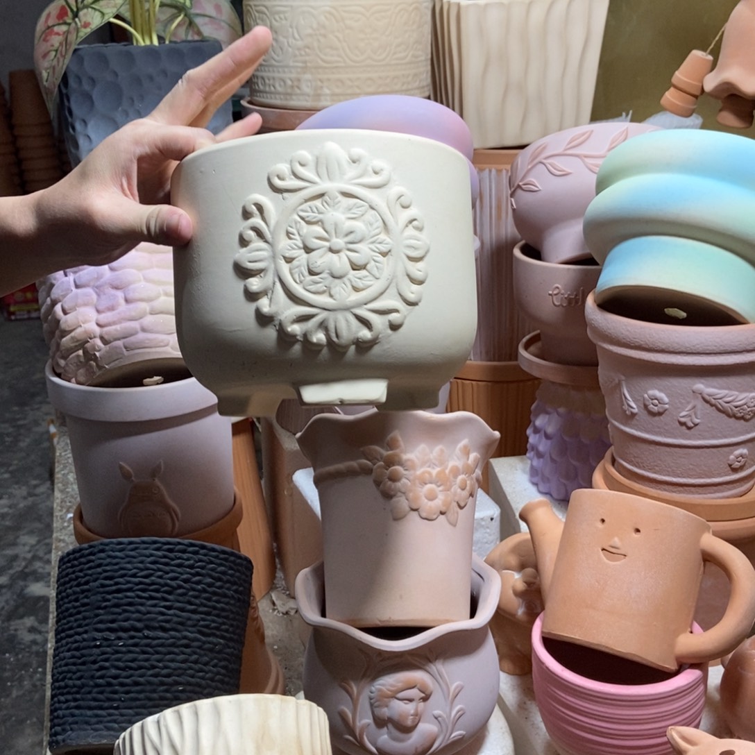 17×13白陶三脚雕花 粗陶1个