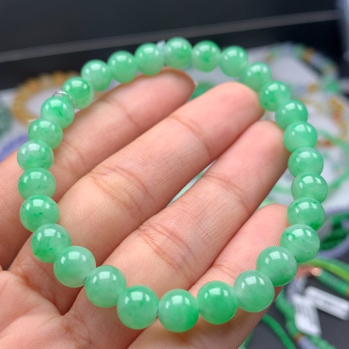 翡翠手镯未镶嵌卡