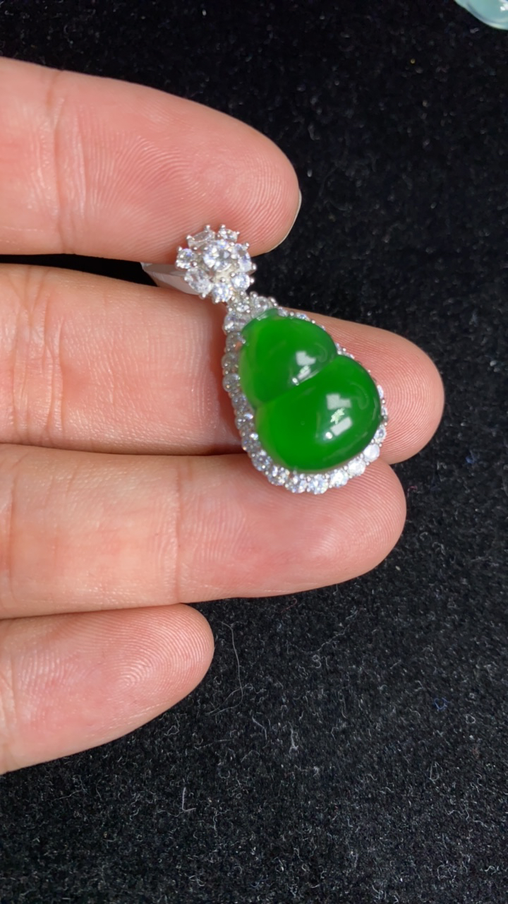 天然A货绿葫芦吊坠