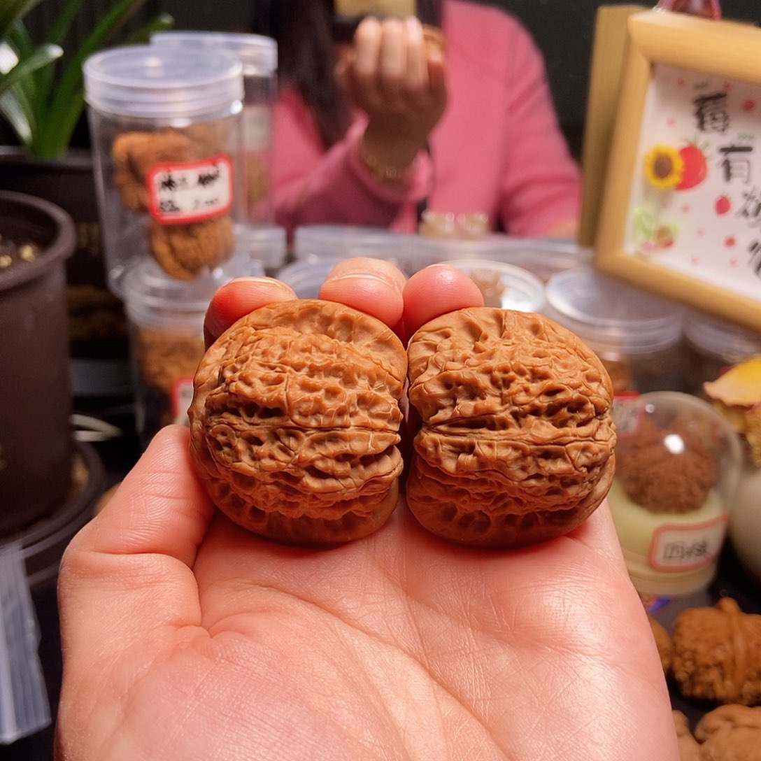 文玩核桃吊坠42血麒麟46，5克