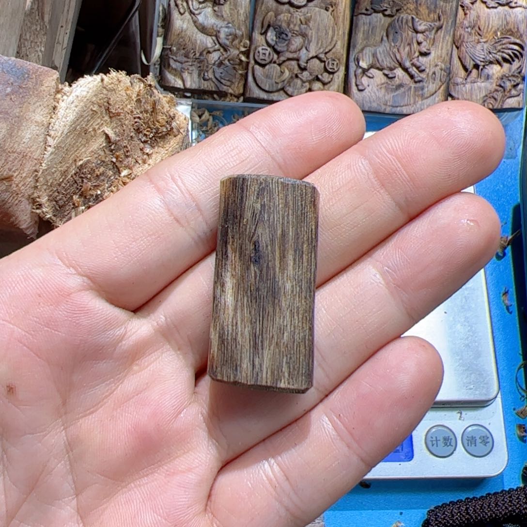 沉香吊坠白棋素牌3.3克