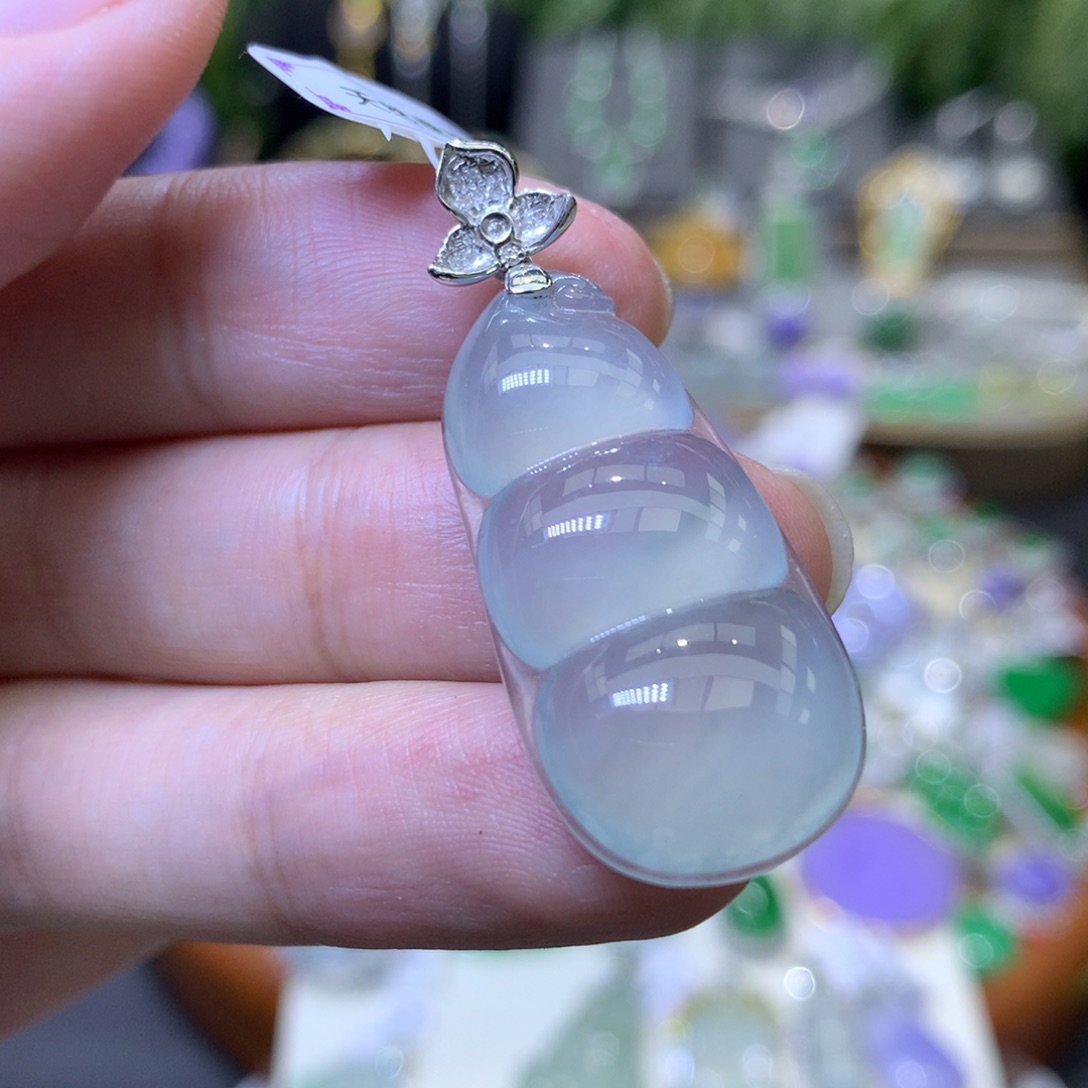 颈饰18K金镶嵌翡翠