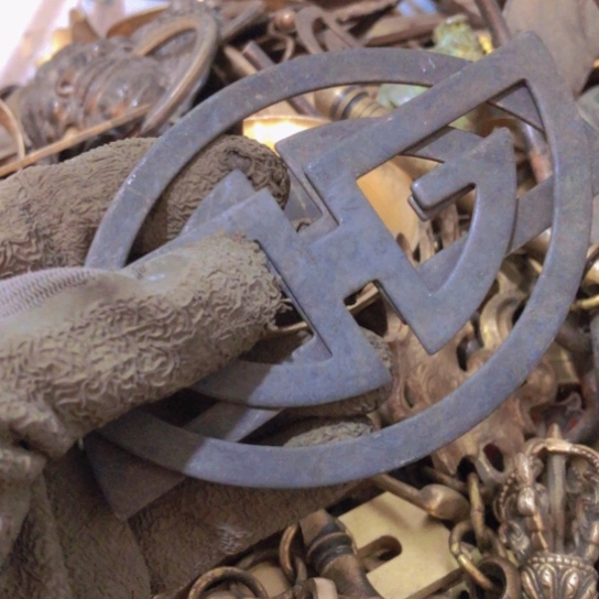 用***1闪电购铜摆件工艺品